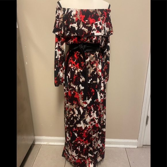 NWT A new kind of SeXy CAMO off shoulder long sleeve maxi. - Picture 1 of 5
